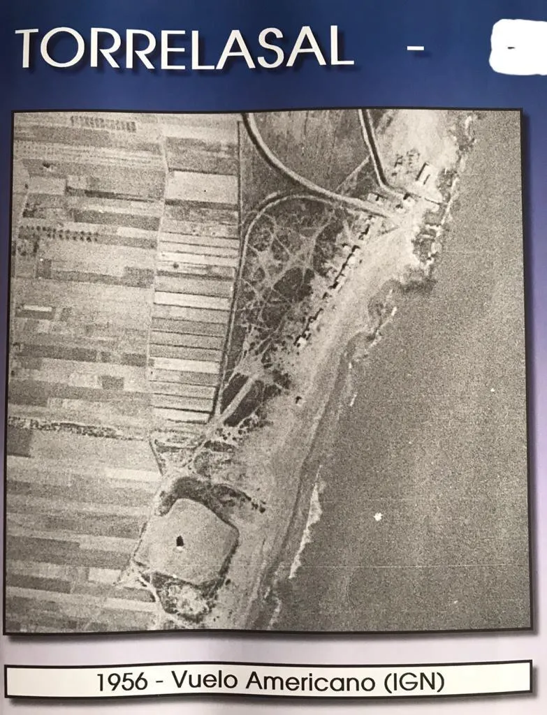 Old black-and-white aerial photograph of the Torre la Sal coast